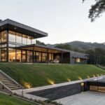 19 Daring Modern Black Farmhouse Designs That Break the Mold