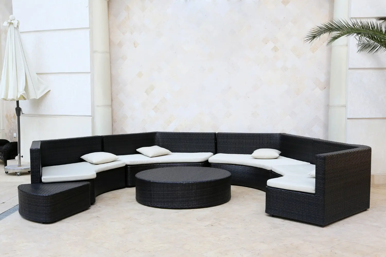 Breezy Curve Outdoor Sectional