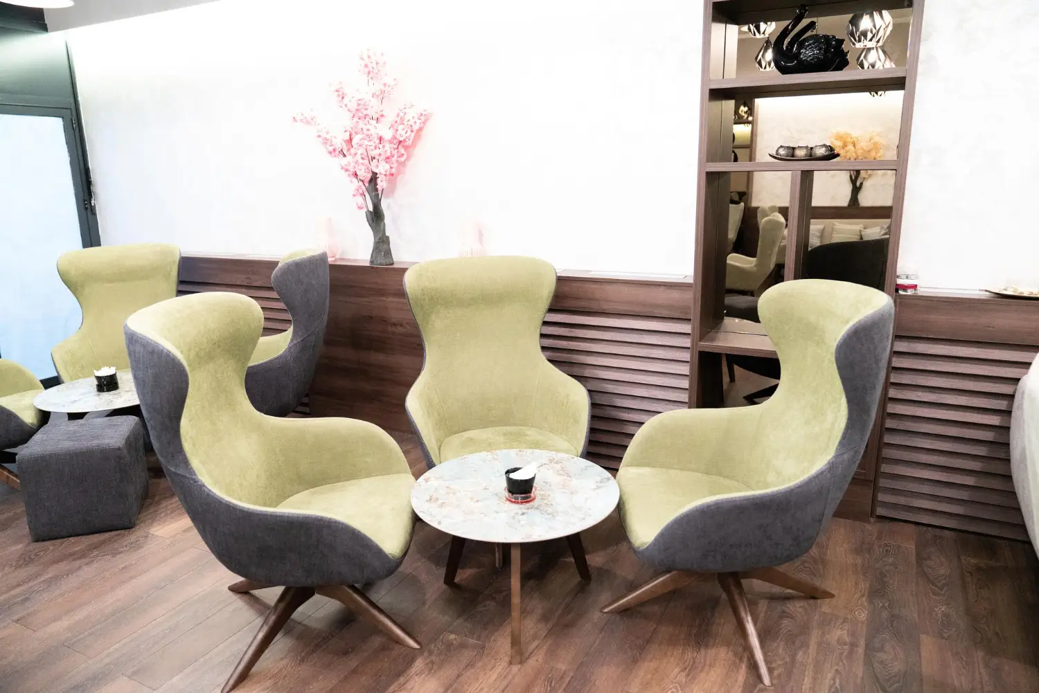 Tulip Petal Conversation Set